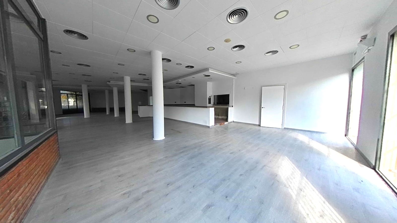Butik til salg i El Prat de Llobregat - € 780.000 (Ref: 9009318)