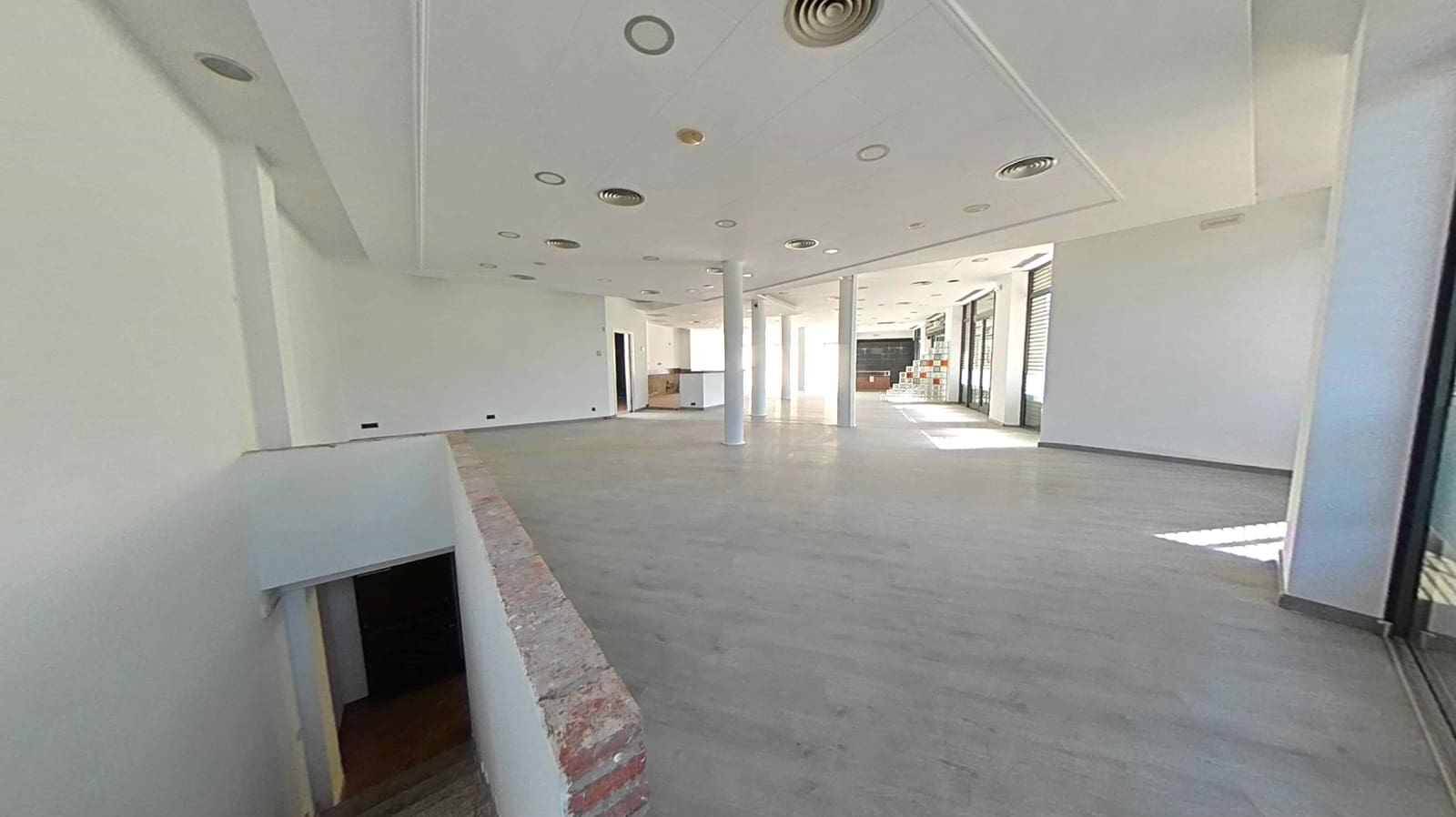 Butik til salg i El Prat de Llobregat - € 780.000 (Ref: 9009318)