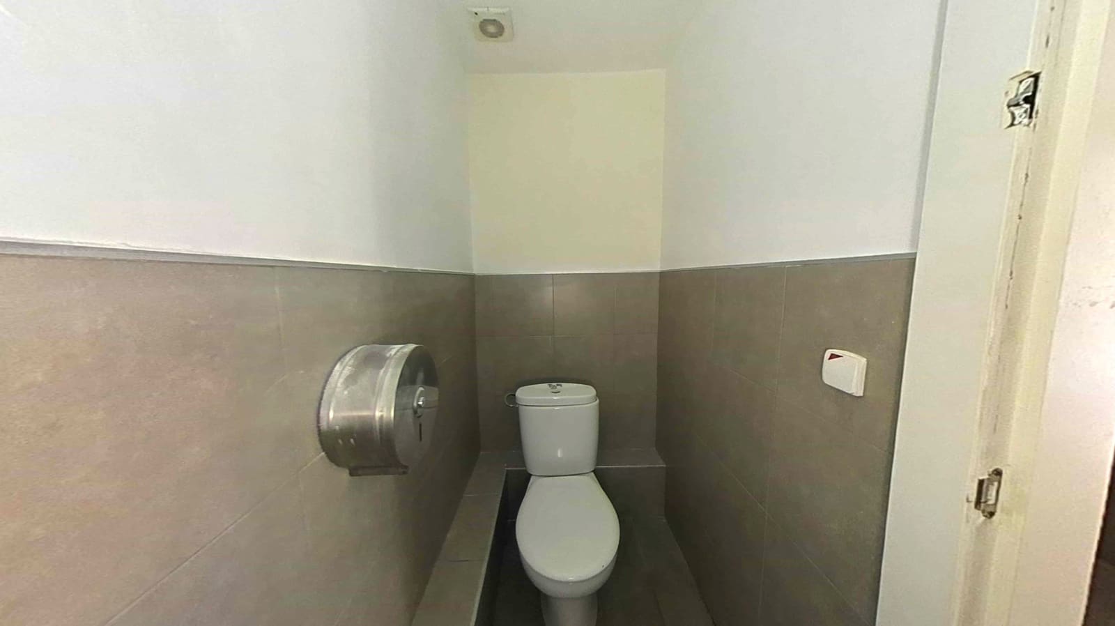 Butik til salg i El Prat de Llobregat - € 780.000 (Ref: 9009318)