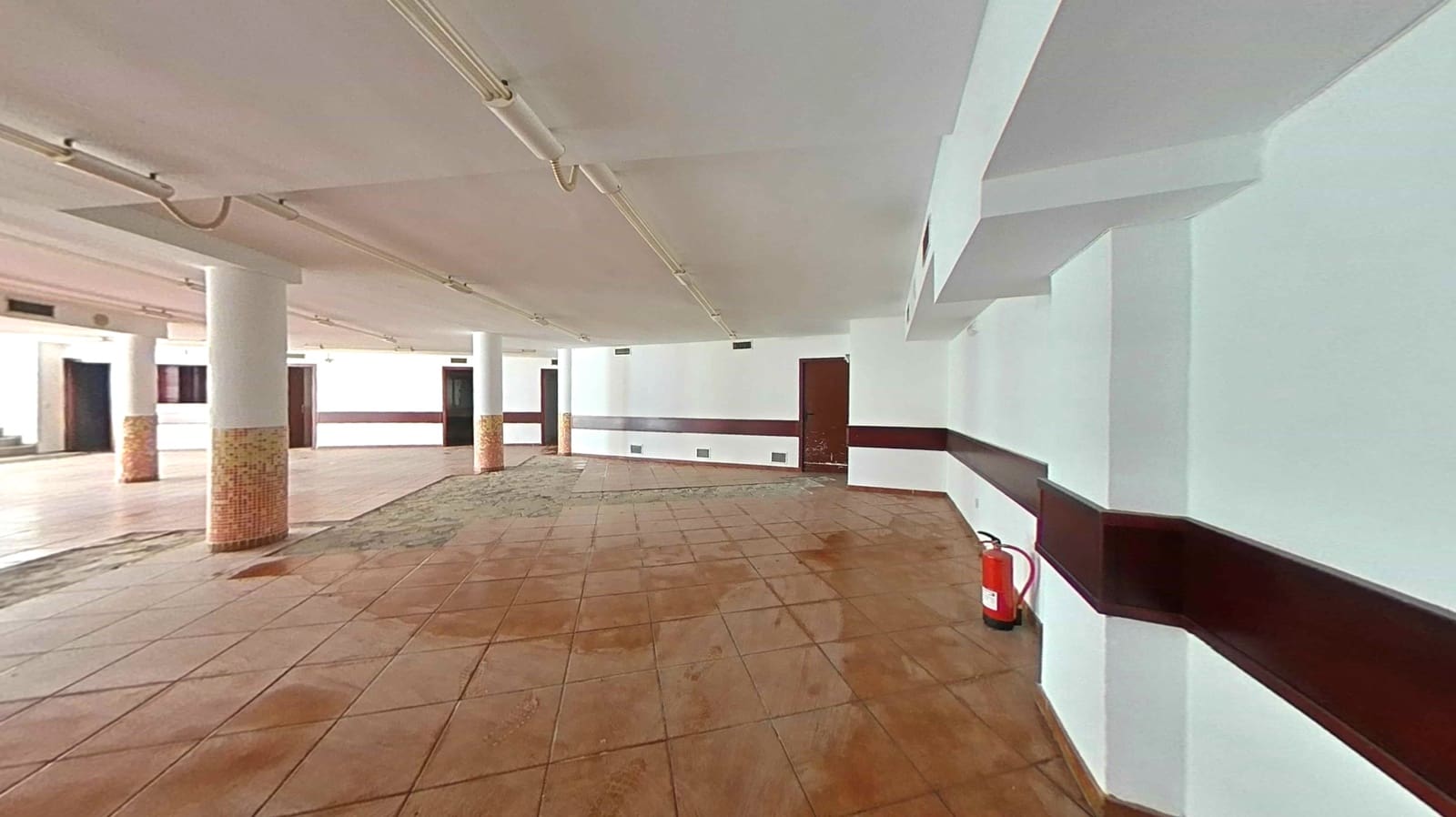 Butik til salg i El Prat de Llobregat - € 780.000 (Ref: 9009318)