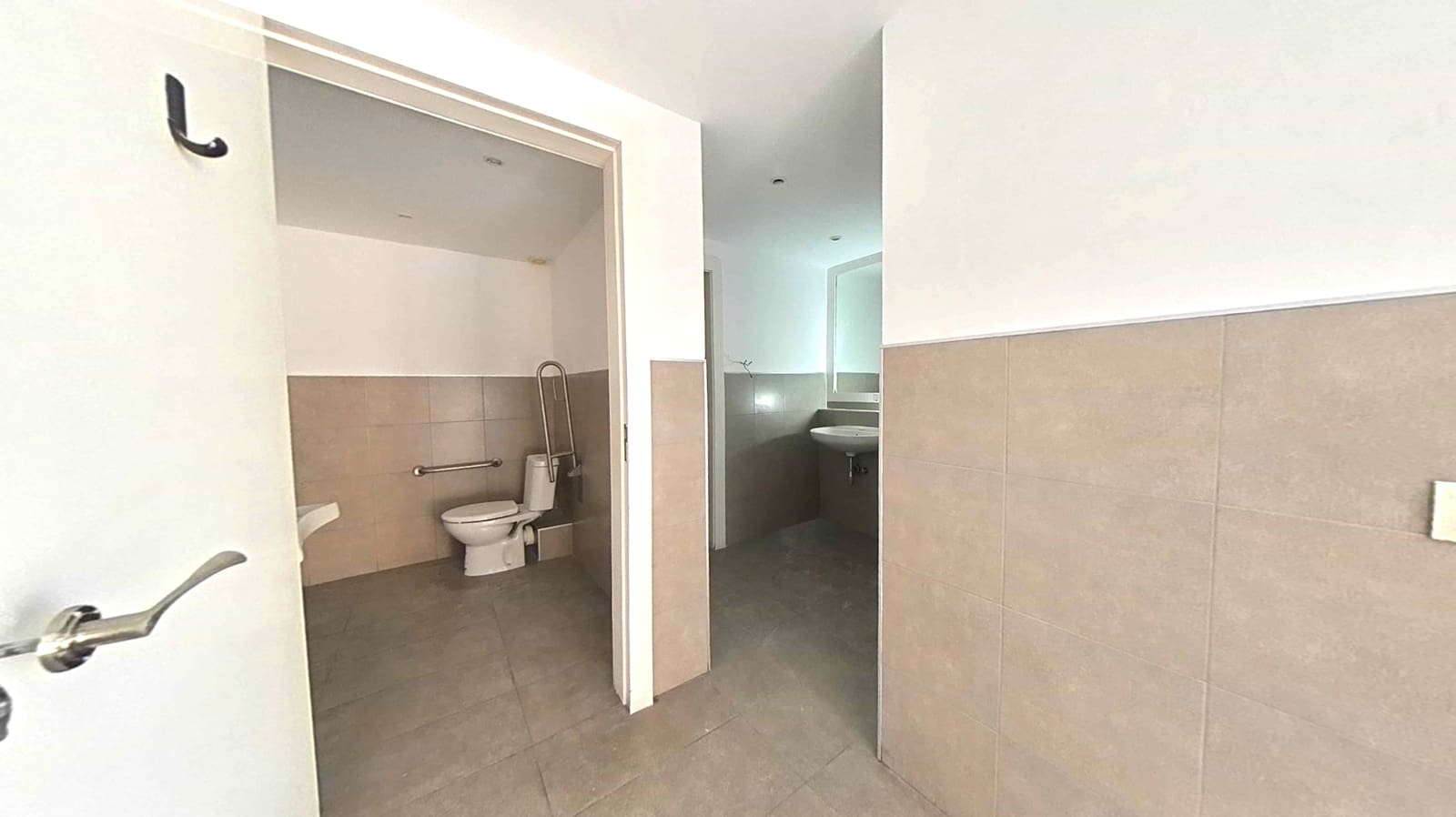 Butik til salg i El Prat de Llobregat - € 780.000 (Ref: 9009318)