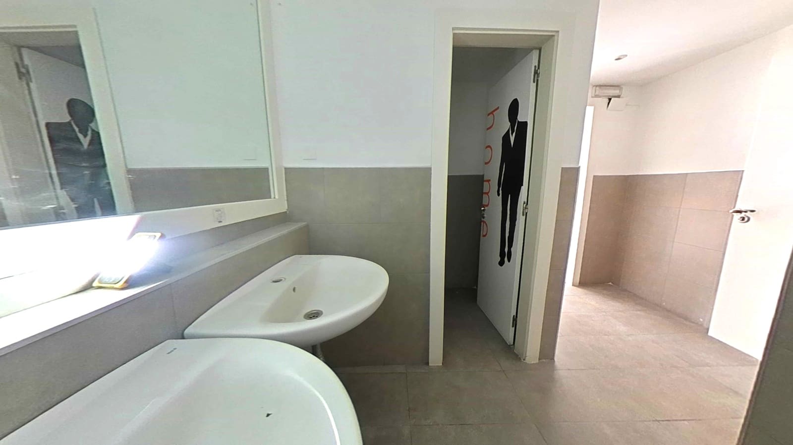 Butik til salg i El Prat de Llobregat - € 780.000 (Ref: 9009318)