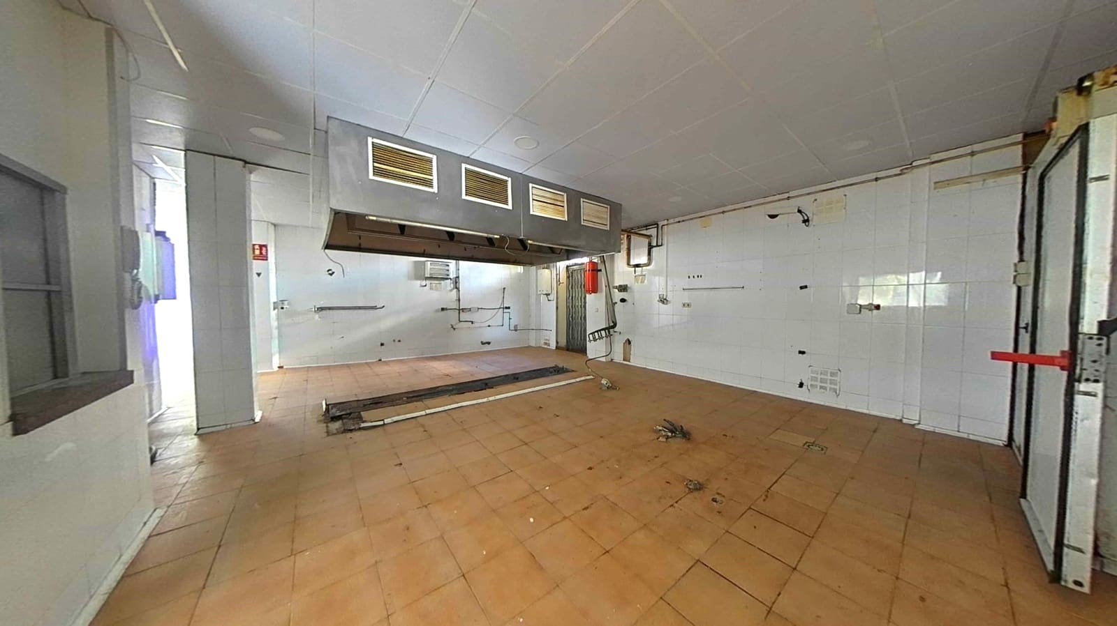 Butik til salg i El Prat de Llobregat - € 780.000 (Ref: 9009318)
