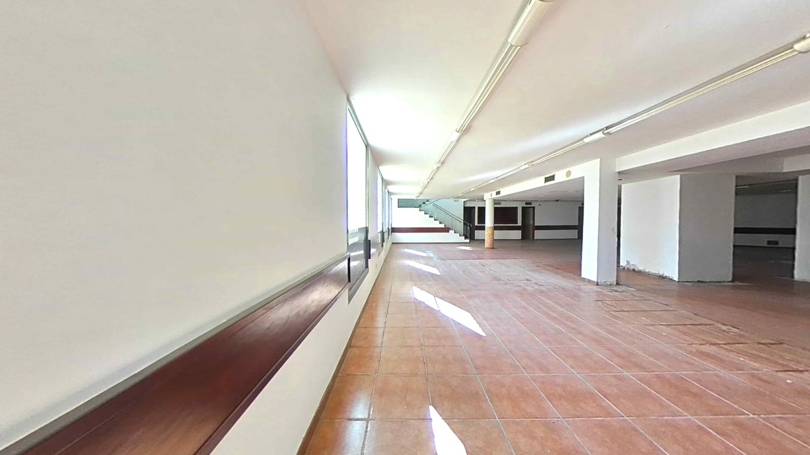 Butik til salg i El Prat de Llobregat - € 780.000 (Ref: 9009318)