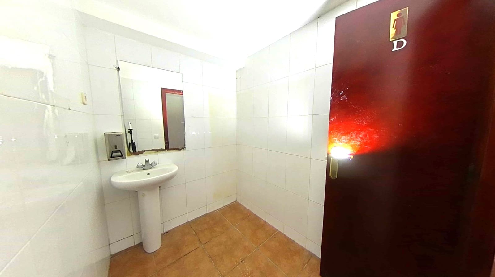 Butik til salg i El Prat de Llobregat - € 780.000 (Ref: 9009318)