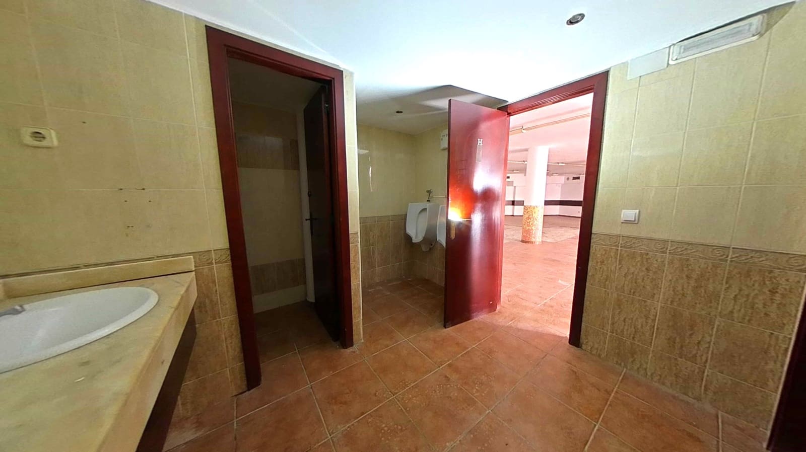 Butik til salg i El Prat de Llobregat - € 780.000 (Ref: 9009318)