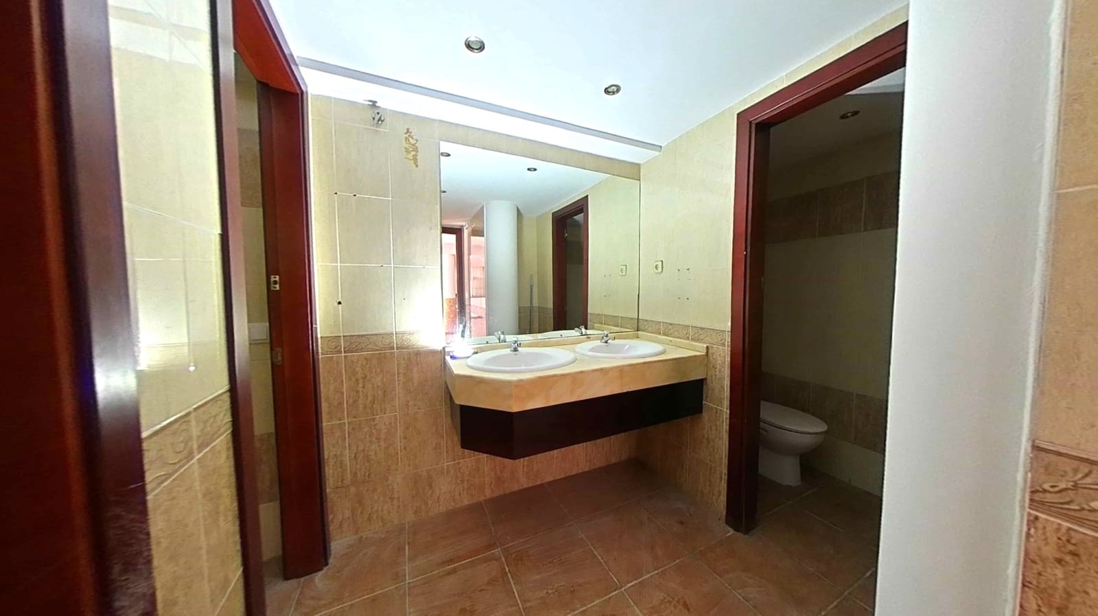 Butik til salg i El Prat de Llobregat - € 780.000 (Ref: 9009318)