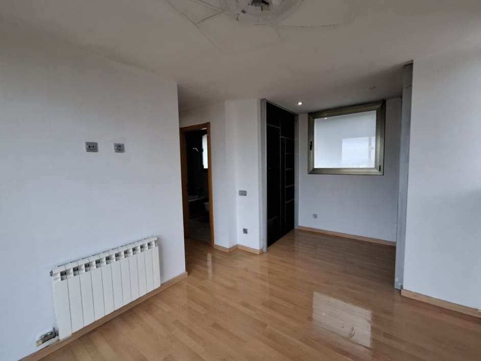 3 soveværelse Villa til salg i Sant Fost de Campsentelles med swimmingpool garage - € 410.000 (Ref: 9009347)