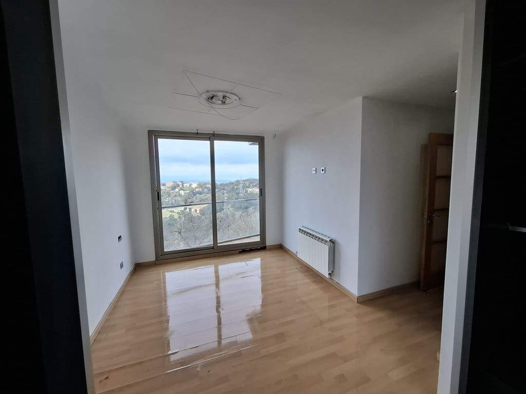 3 soveværelse Villa til salg i Sant Fost de Campsentelles med swimmingpool garage - € 410.000 (Ref: 9009347)