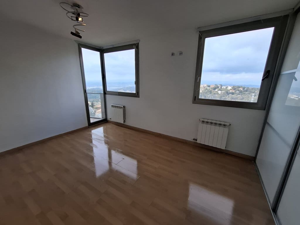 3 soveværelse Villa til salg i Sant Fost de Campsentelles med swimmingpool garage - € 410.000 (Ref: 9009347)