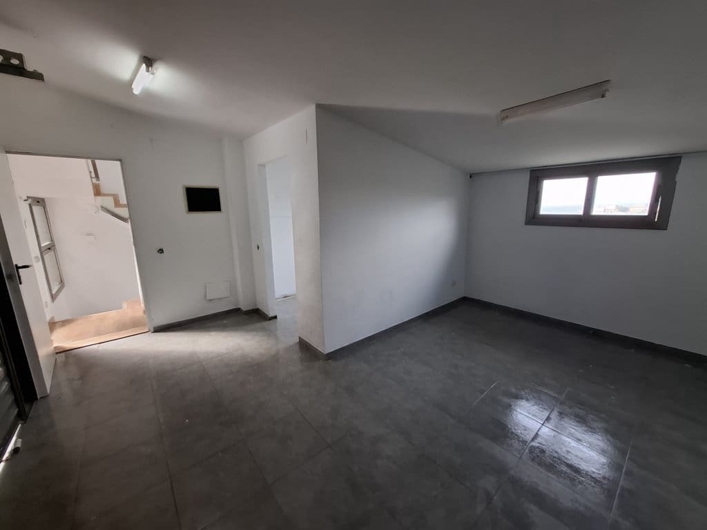 3 soveværelse Villa til salg i Sant Fost de Campsentelles med swimmingpool garage - € 410.000 (Ref: 9009347)