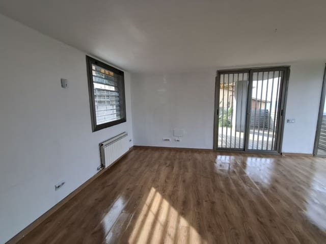 3 soveværelse Villa til salg i Sant Fost de Campsentelles med swimmingpool garage - € 410.000 (Ref: 9009347)