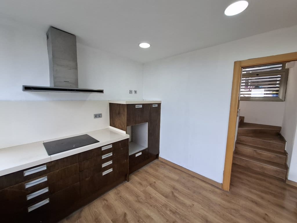 3 soveværelse Villa til salg i Sant Fost de Campsentelles med swimmingpool garage - € 410.000 (Ref: 9009347)