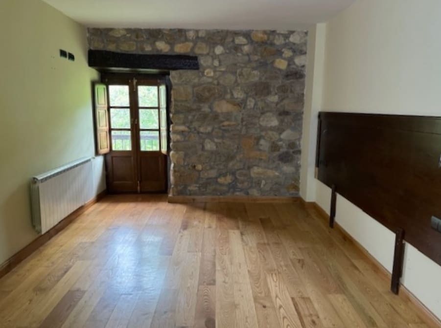 16 soveværelse Hotel til salg i Cangas del Narcea - € 380.000 (Ref: 9009369)