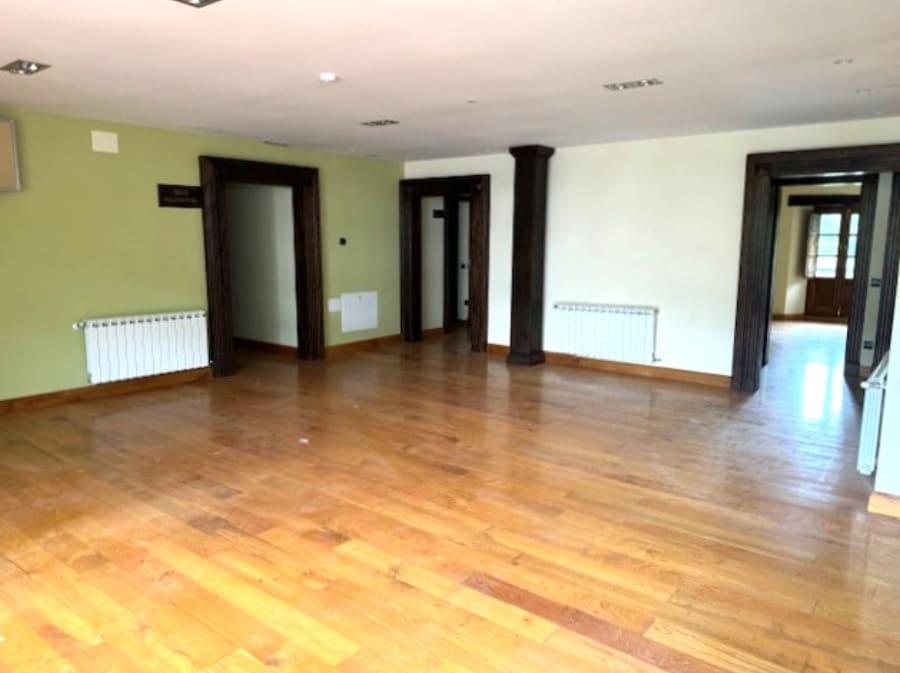 16 soveværelse Hotel til salg i Cangas del Narcea - € 380.000 (Ref: 9009369)