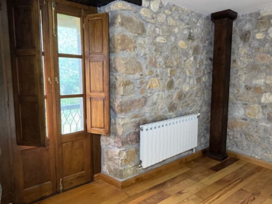 16 soveværelse Hotel til salg i Cangas del Narcea - € 380.000 (Ref: 9009369)