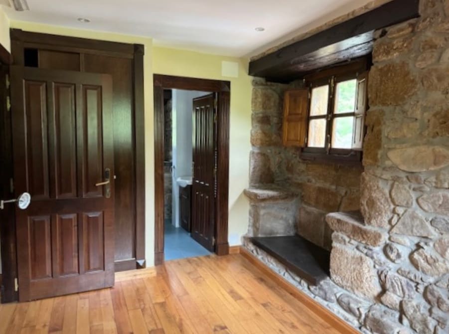 16 soveværelse Hotel til salg i Cangas del Narcea - € 380.000 (Ref: 9009369)