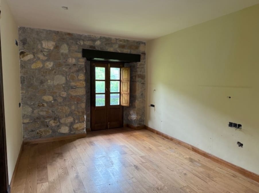 16 soveværelse Hotel til salg i Cangas del Narcea - € 380.000 (Ref: 9009369)