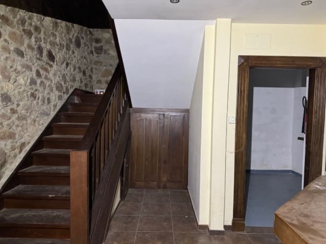 16 bedroom Hotel for sale in Cangas del Narcea - € 380,000 (Ref: 9009369)