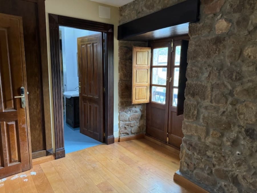 16 soveværelse Hotel til salg i Cangas del Narcea - € 380.000 (Ref: 9009369)