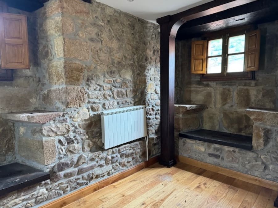 16 soveværelse Hotel til salg i Cangas del Narcea - € 380.000 (Ref: 9009369)