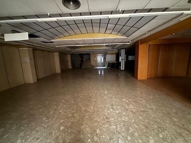 Shop for sale in La Vall d'Uixó - € 345,000 (Ref: 9012522)