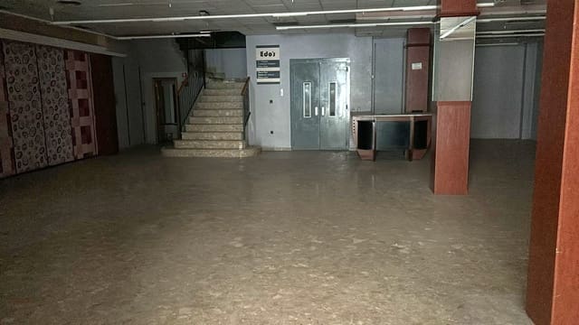 Shop for sale in La Vall d'Uixó - € 345,000 (Ref: 9012522)