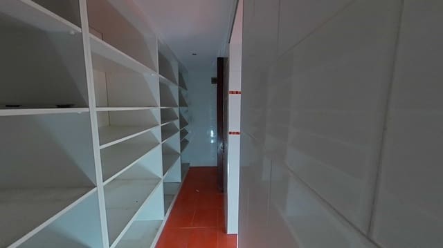 4 bedroom Townhouse for sale in Camargo with garage - € 330,000 (Ref: 9132676)