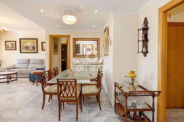 Piso de 4 habitaciones en Playa Bajadilla - Puertos, Marbella en venta con garaje - 975.000 € (Ref: 10004536)