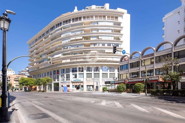Piso de 4 habitaciones en Playa Bajadilla - Puertos, Marbella en venta con garaje - 975.000 € (Ref: 10004536)