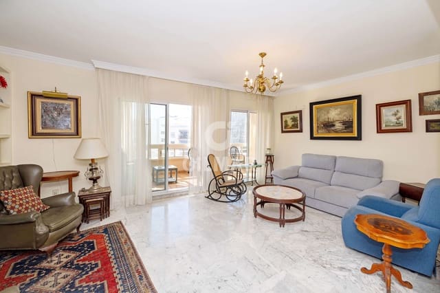 Piso de 4 habitaciones en Playa Bajadilla - Puertos, Marbella en venta con garaje - 975.000 € (Ref: 10004536)