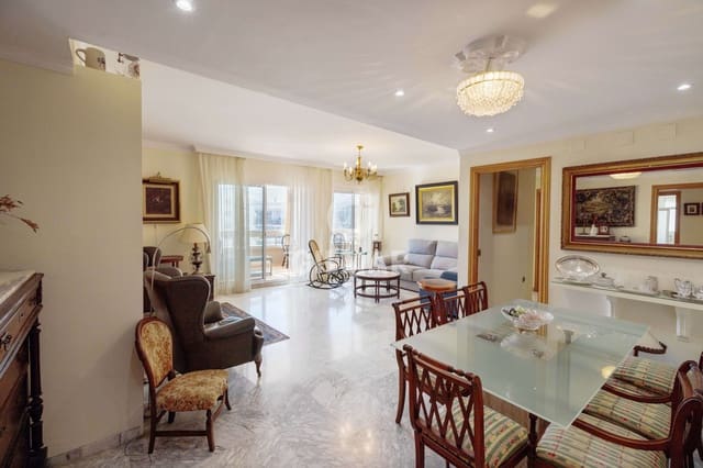 Piso de 4 habitaciones en Playa Bajadilla - Puertos, Marbella en venta con garaje - 975.000 € (Ref: 10004536)