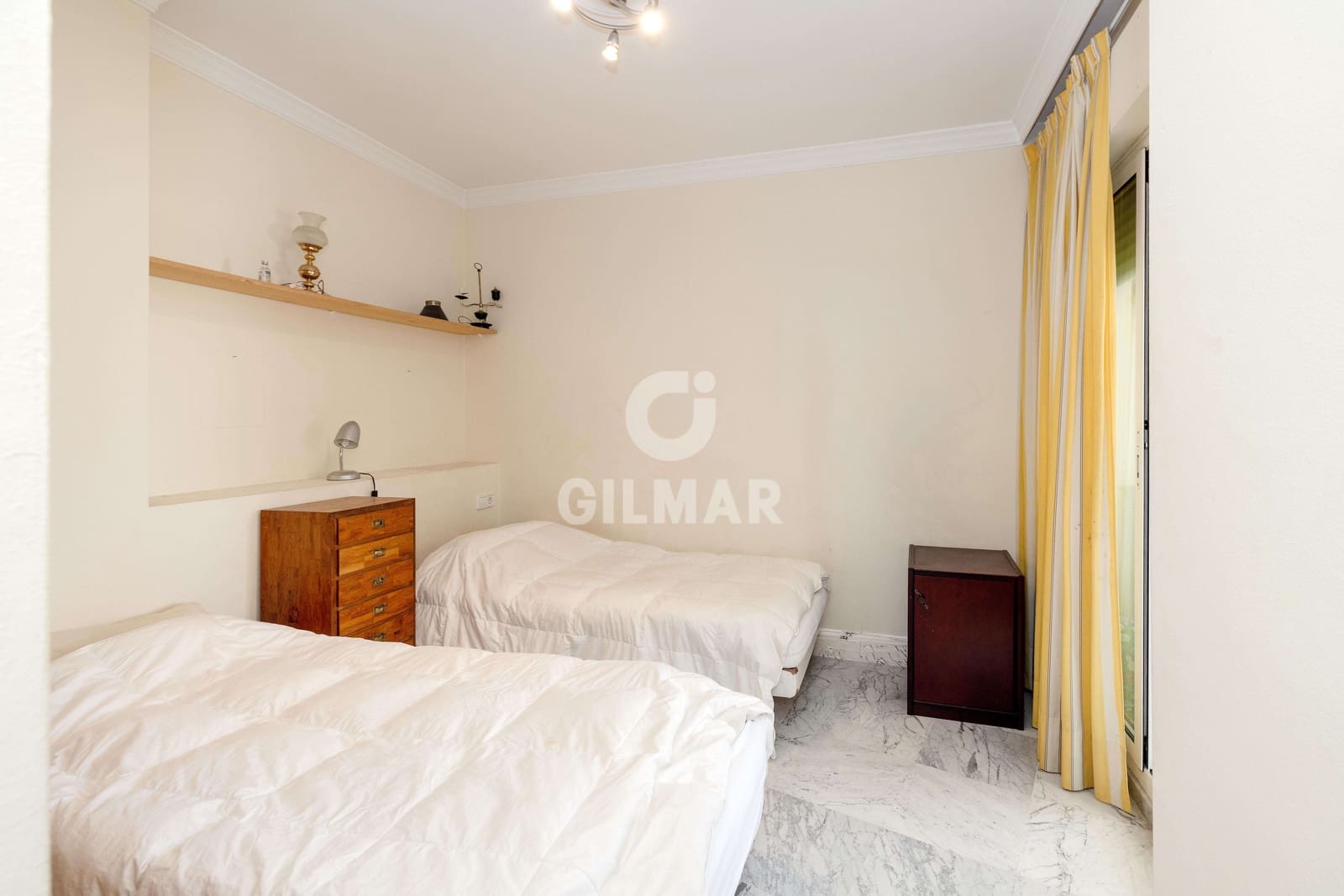 Piso de 4 habitaciones en Marbella en venta con garaje - 975.000 € (Ref: 10004536)