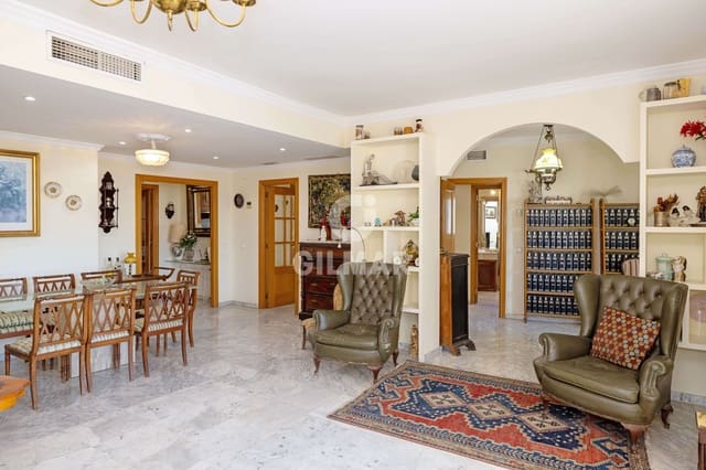 Piso de 4 habitaciones en Playa Bajadilla - Puertos, Marbella en venta con garaje - 975.000 € (Ref: 10004536)