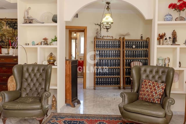 Piso de 4 habitaciones en Playa Bajadilla - Puertos, Marbella en venta con garaje - 975.000 € (Ref: 10004536)