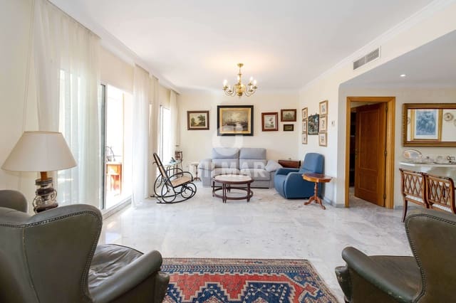 Piso de 4 habitaciones en Playa Bajadilla - Puertos, Marbella en venta con garaje - 975.000 € (Ref: 10004536)