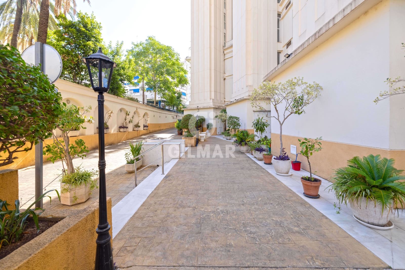 Piso de 4 habitaciones en Marbella en venta con garaje - 975.000 € (Ref: 10004536)