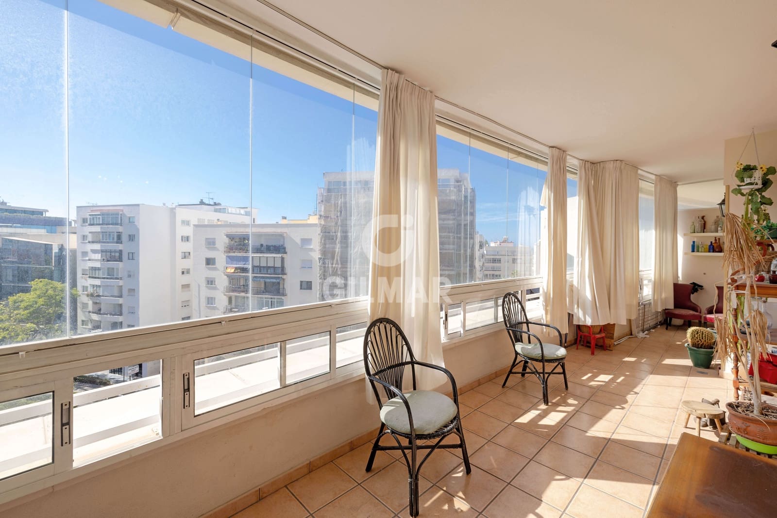 Piso de 4 habitaciones en Marbella en venta con garaje - 975.000 € (Ref: 10004536)