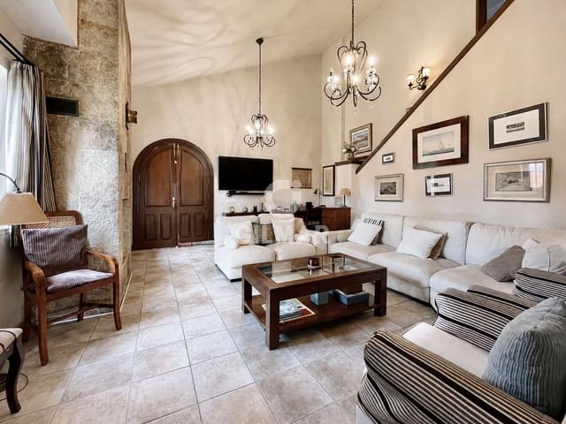 Chalet de 7 habitaciones en La Barrosa, Chiclana de la Frontera en venta con piscina garaje - 1.100.000 € (Ref: 10008089)