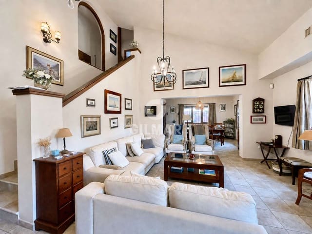 Chalet de 7 habitaciones en La Barrosa, Chiclana de la Frontera en venta con piscina garaje - 1.100.000 € (Ref: 10008089)