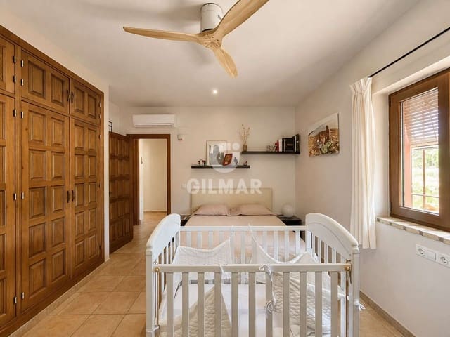 Chalet de 7 habitaciones en La Barrosa, Chiclana de la Frontera en venta con piscina garaje - 1.100.000 € (Ref: 10008089)
