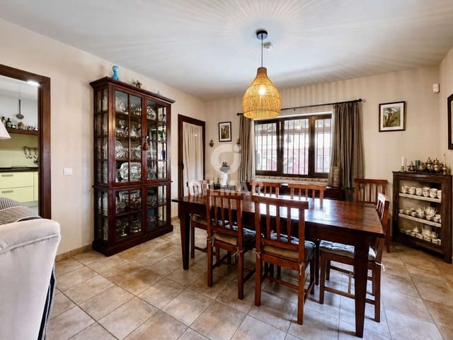 Chalet de 7 habitaciones en La Barrosa, Chiclana de la Frontera en venta con piscina garaje - 1.100.000 € (Ref: 10008089)