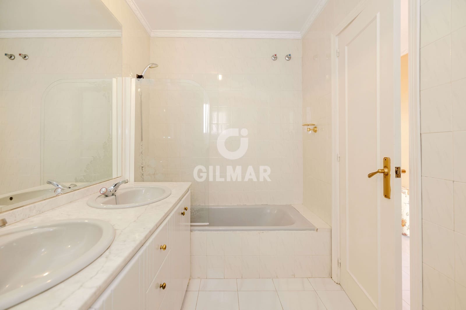 3 bedroom Terraced Villa for sale in Marbella with garage - € 560,000 (Ref: 10009671)