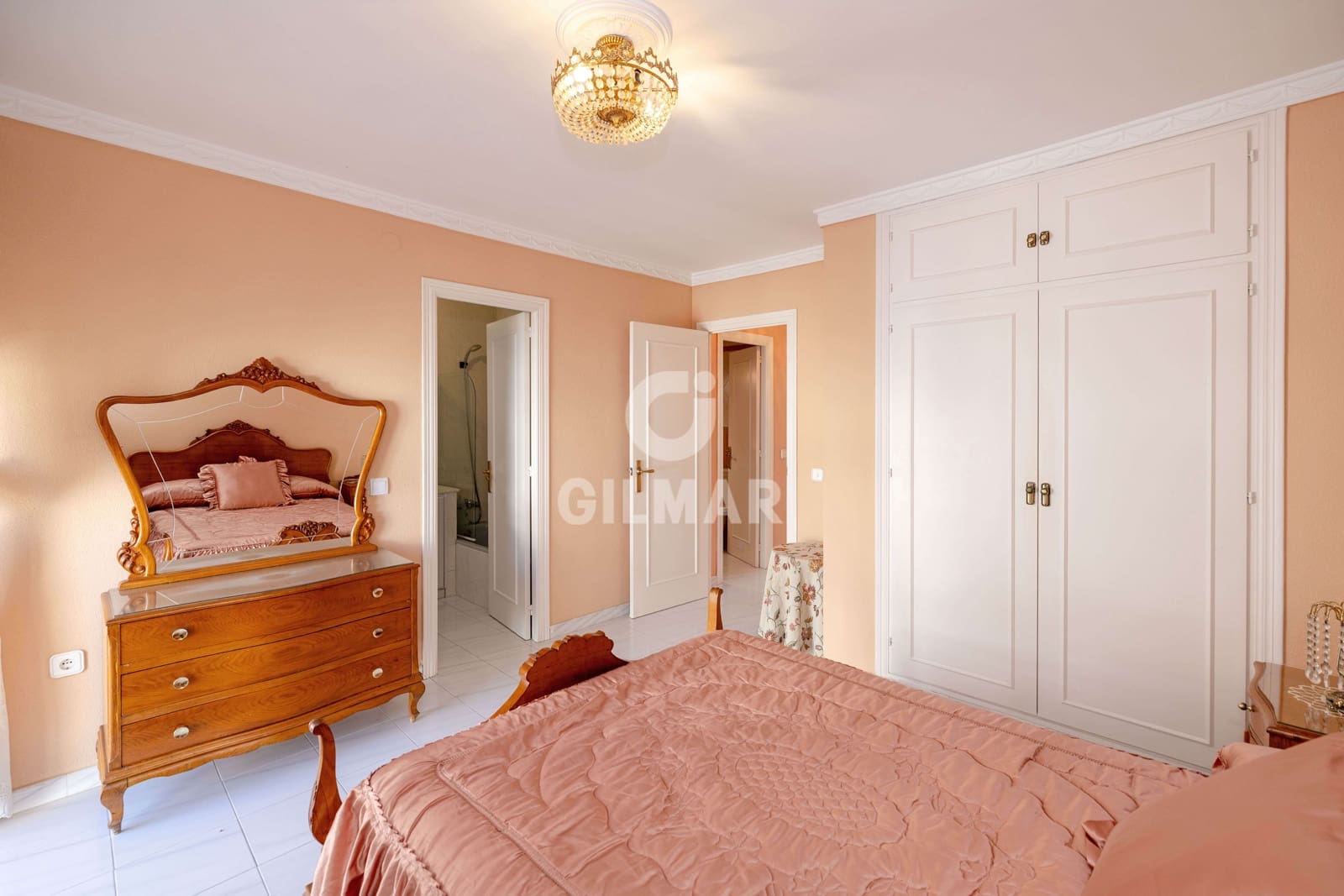 3 bedroom Terraced Villa for sale in Marbella with garage - € 560,000 (Ref: 10009671)
