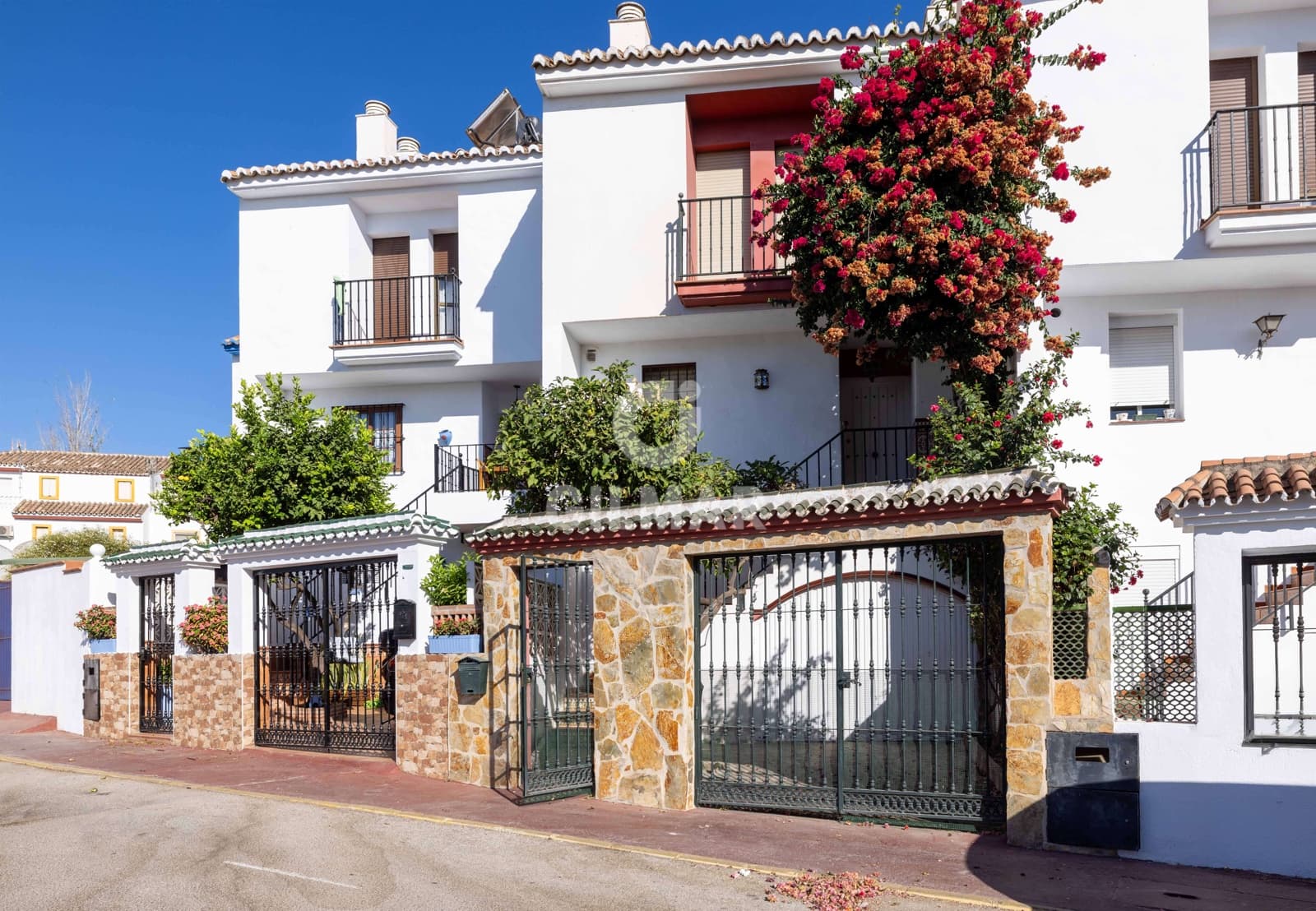 3 bedroom Terraced Villa for sale in Marbella with garage - € 560,000 (Ref: 10009671)