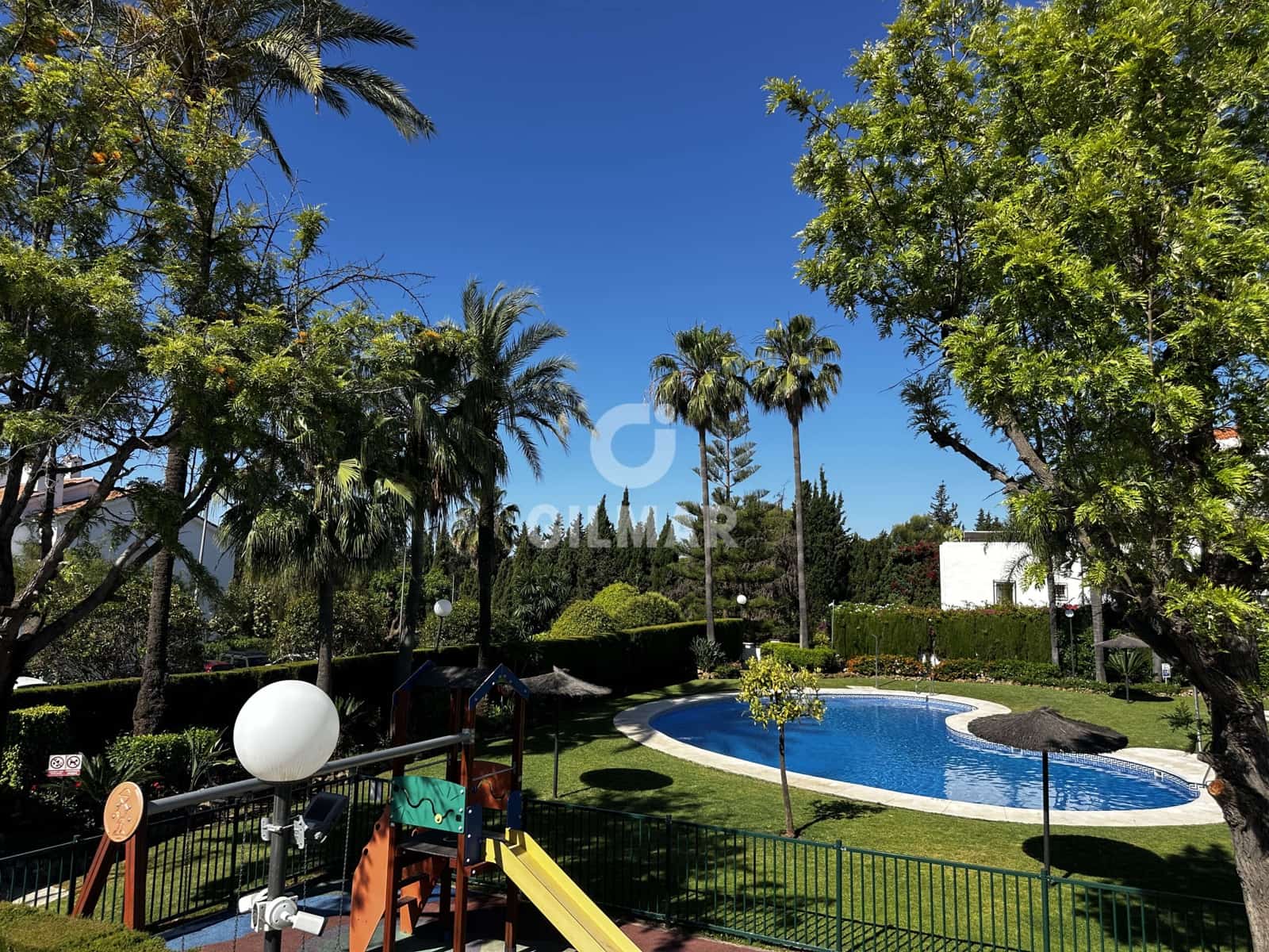 3 sovrum Radhus till salu i Golden Mile med pool - 750 000 € (Ref: 10009886)