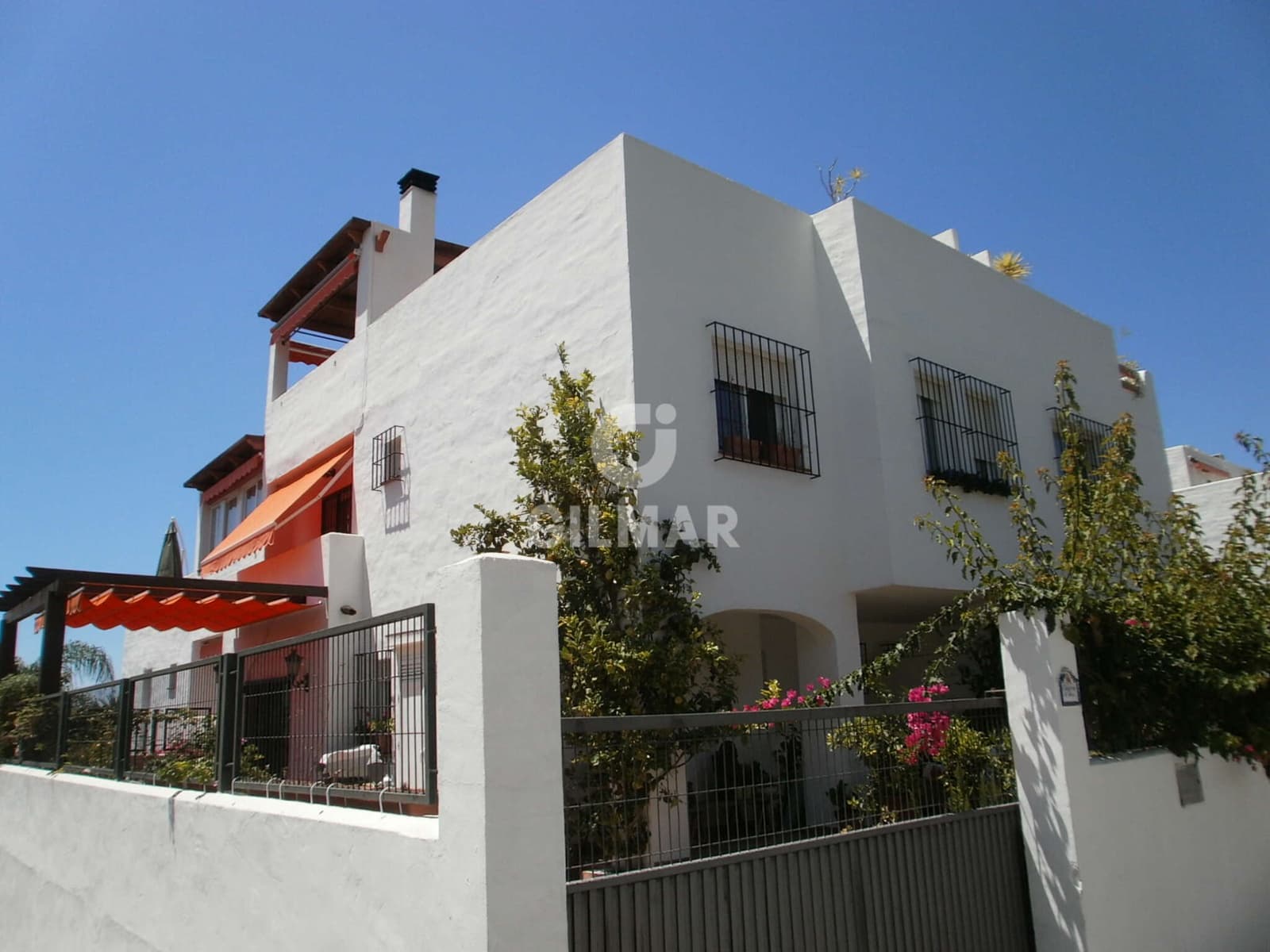 3 sovrum Radhus till salu i Golden Mile med pool - 750 000 € (Ref: 10009886)