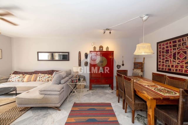 3 quarto Moradia Geminada para venda em Lomas De Marbella, Marbella com piscina - 750 000 € (Ref: 10009886)