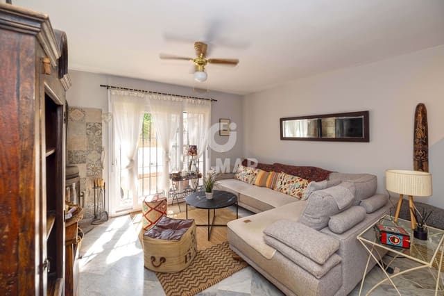 3 quarto Moradia Geminada para venda em Lomas De Marbella, Marbella com piscina - 750 000 € (Ref: 10009886)