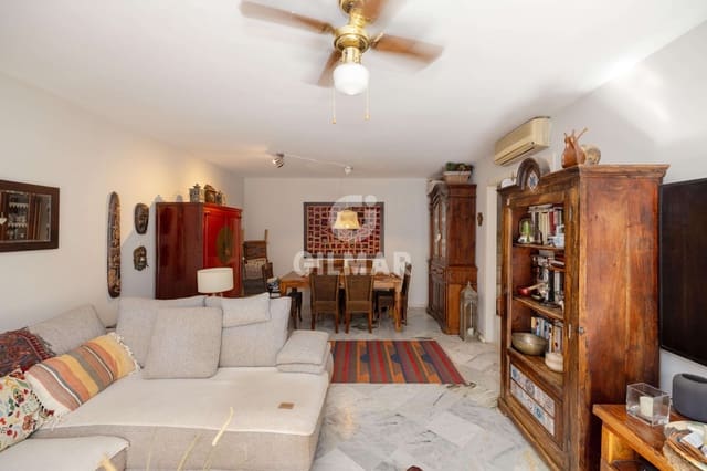 3 quarto Moradia Geminada para venda em Lomas De Marbella, Marbella com piscina - 750 000 € (Ref: 10009886)